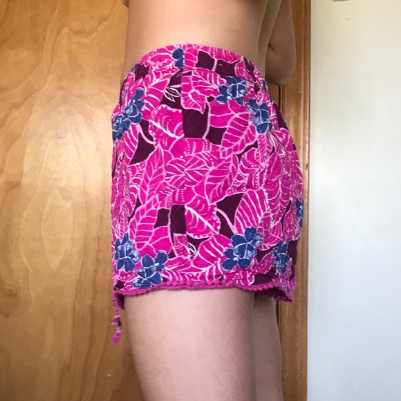 Hollister Bouncy Flora Shorts size XS - Picture 2 of 4